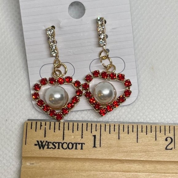 Red Rhinstone Heart Earrings Faux Pearl Center Post Closing Goldtone New 1.5" - Picture 6 of 7